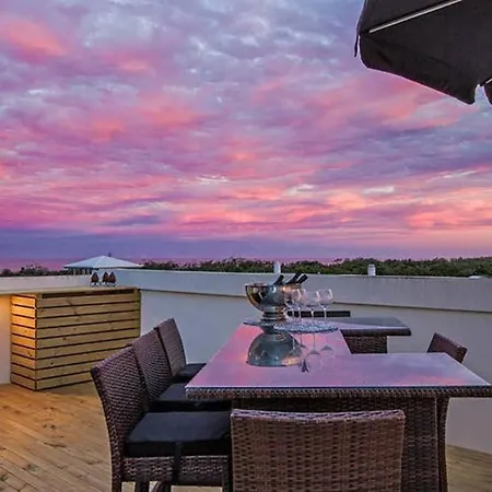 Top-Floor Beachside Apartment With Views Casuarina Exterior photo