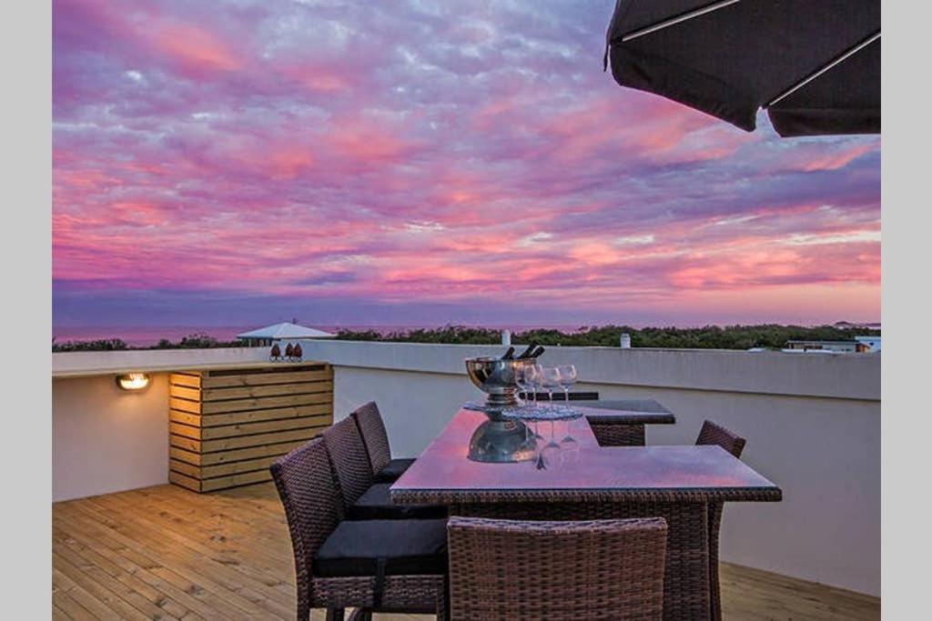 Apartment Top-floor Beachside With Views