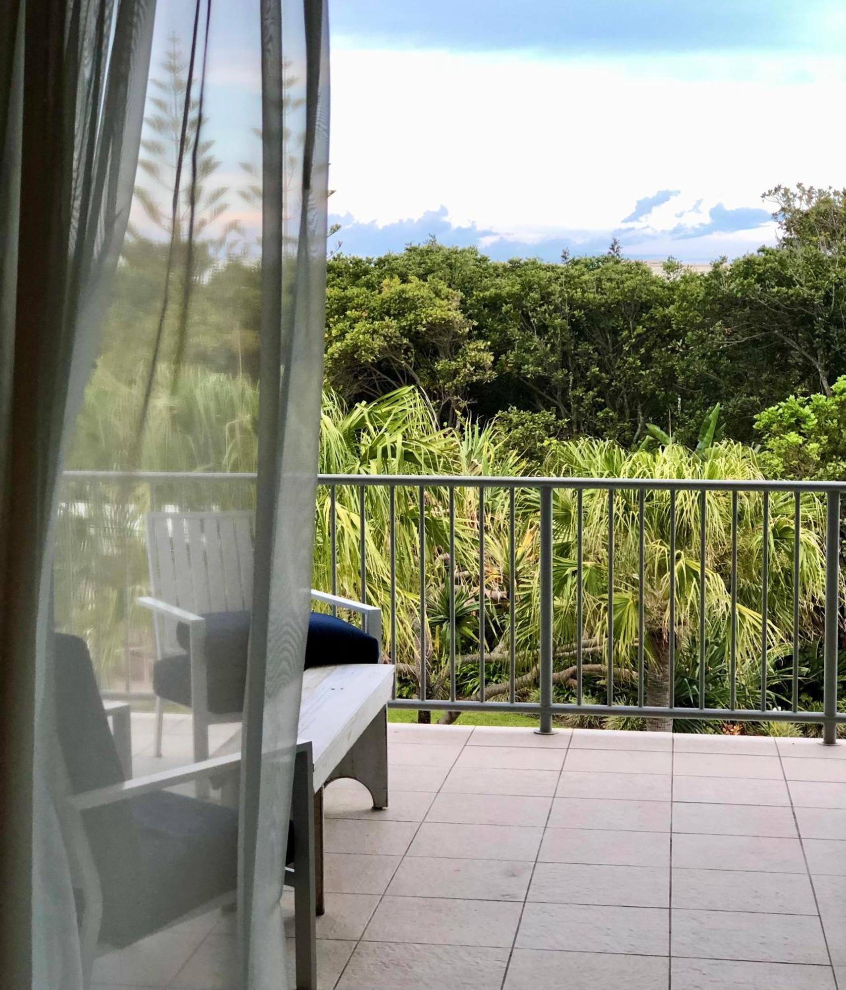 Apartment Top-floor Beachside With Views